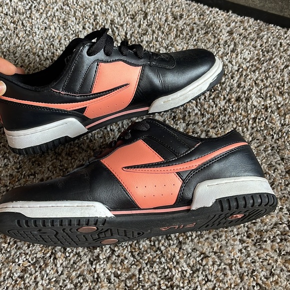 Sneakers - Picture 5 of 6